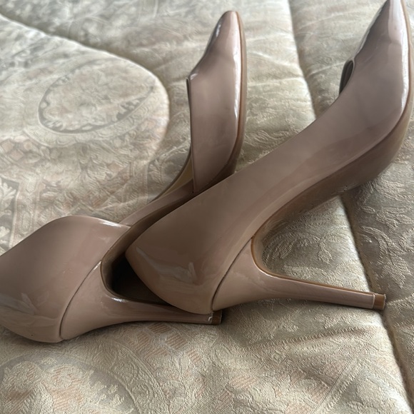 Jessica Simpson tan colour shoes - Picture 4 of 5